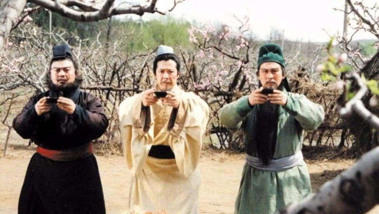 三国里刘备为什么没有第一个称帝？是不想，还是不敢