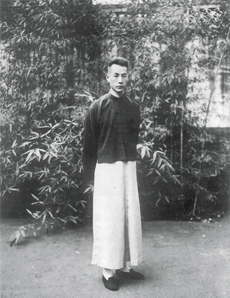 1935年，一妓女恳求37岁张伯驹：“带我走吧！我还是清白之身！”张伯驹递给老鸨