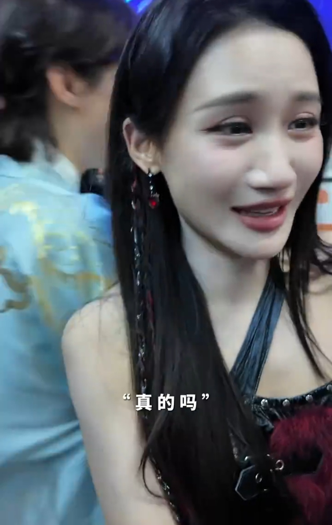 绷不住了。《乘风2026》初舞台何宣林全开麦唱跳惊艳全网。结果大众票仅282票，