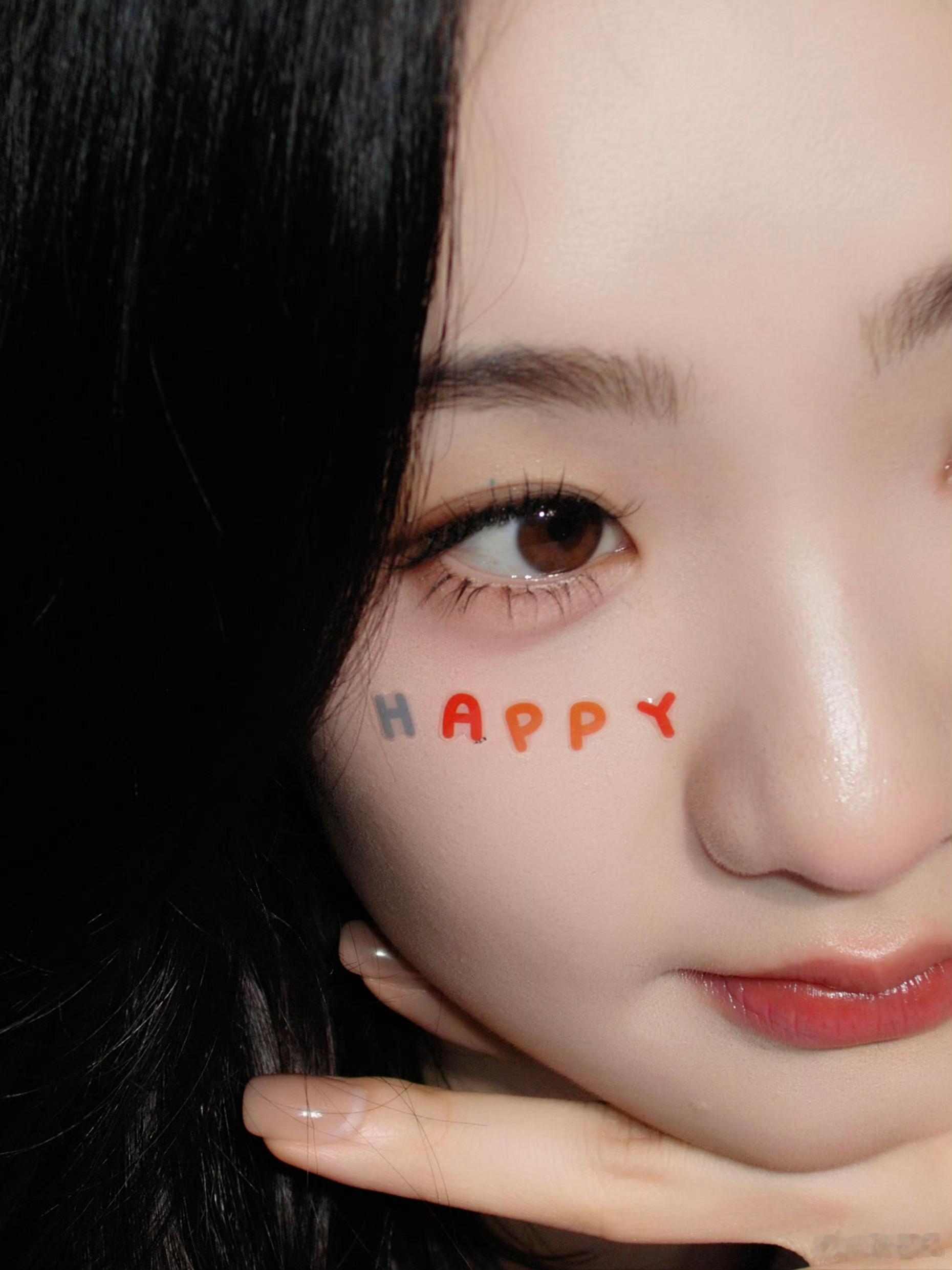 张艺凡青年演员张艺凡怼脸拍📸