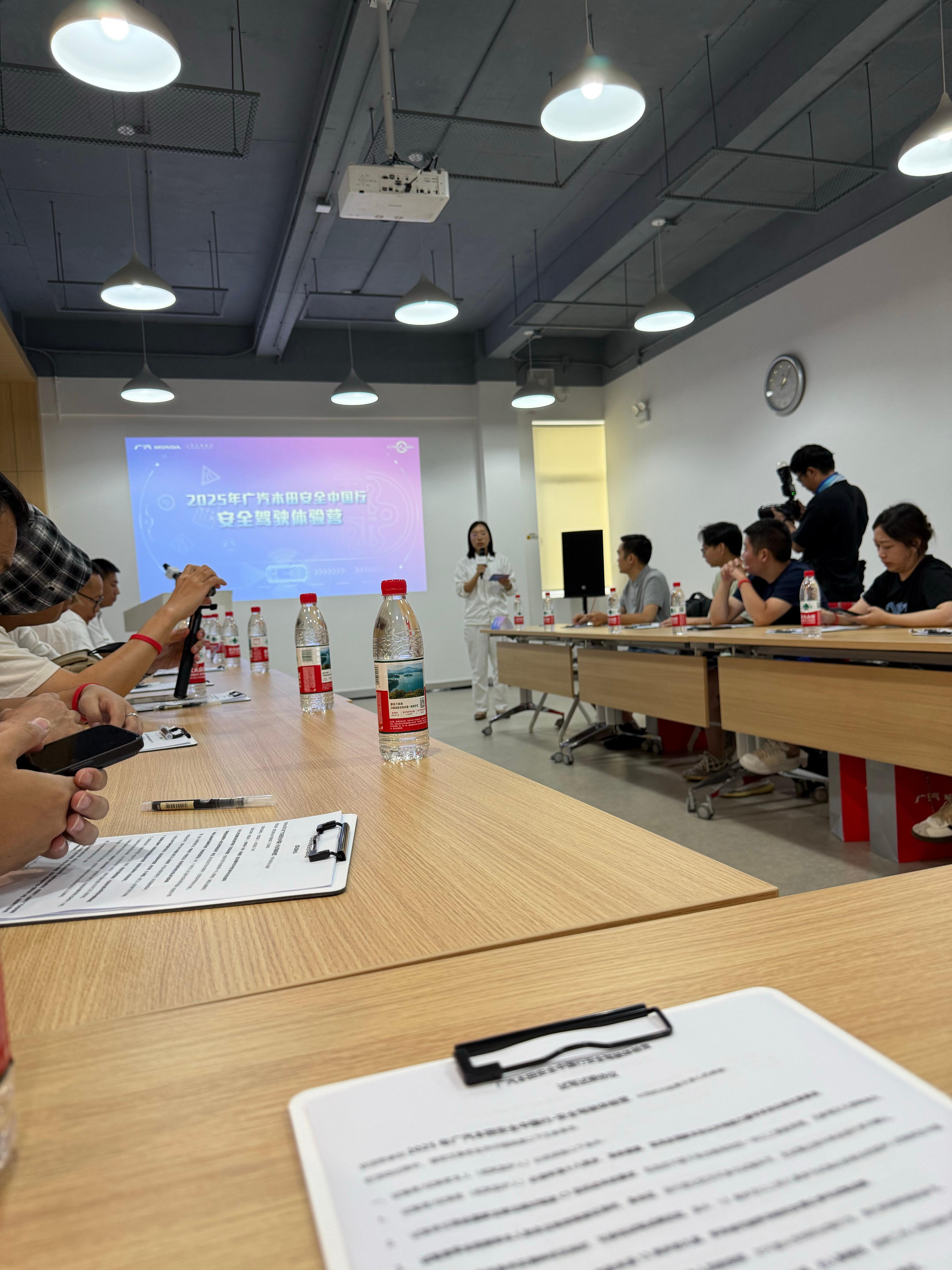 昨晚梦见上课没想到这么快就梦境成真了[笑着哭]​​​