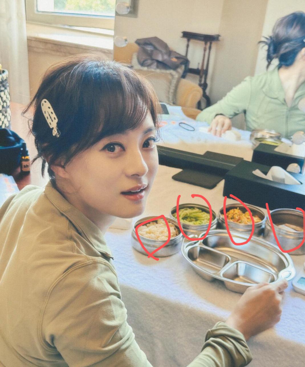 第一眼看孙俪这张图，我以为自己眼瞎了。反复看了十几遍，瞬间又心疼她了。这是