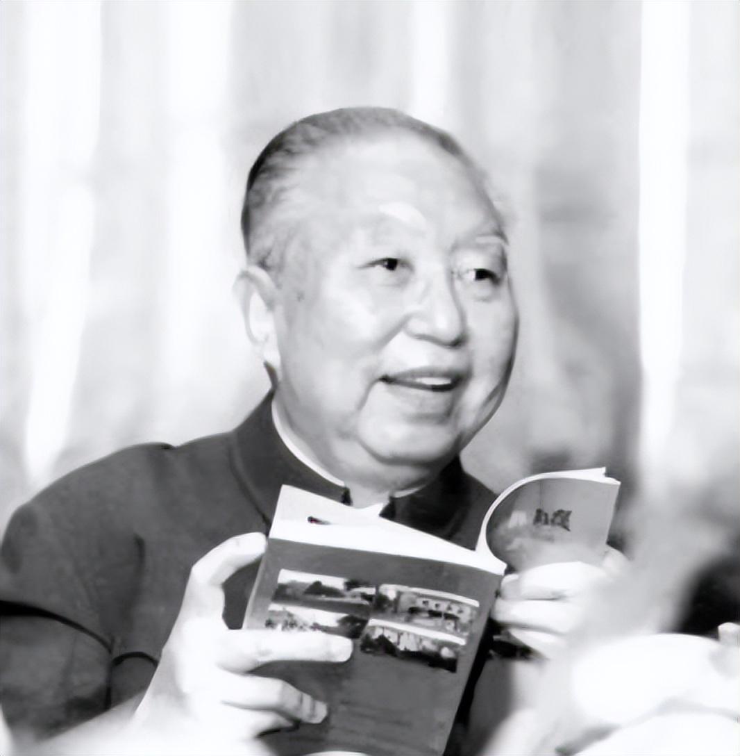 2008年华国锋去世，葬礼前后出现4个“没想到”，连妻子都很意外，那这4