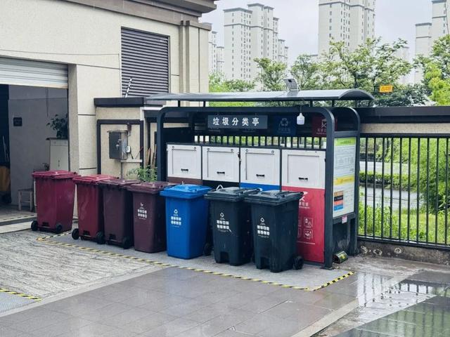 金山一业主深夜蹲点拍车, 算出6万停车费差额…