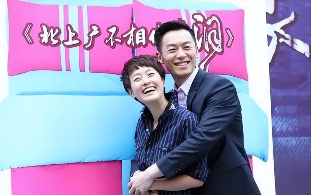 有次，主持人问马伊琍：“你和朱亚文有那么多吻戏，又在哺乳期，会不会很尴尬。”