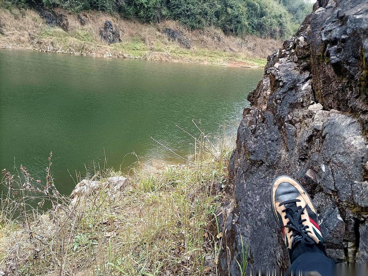 他说降温了，风大，不来了。我还是来了。人都到半路了，总不能掉头回去吧，不像话