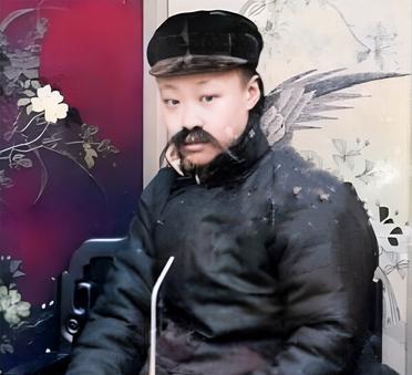 这名“男子”被认为是醇亲王奕譞的儿媳、军机大臣荣禄的女儿、摄政王载沣的福晋、末代