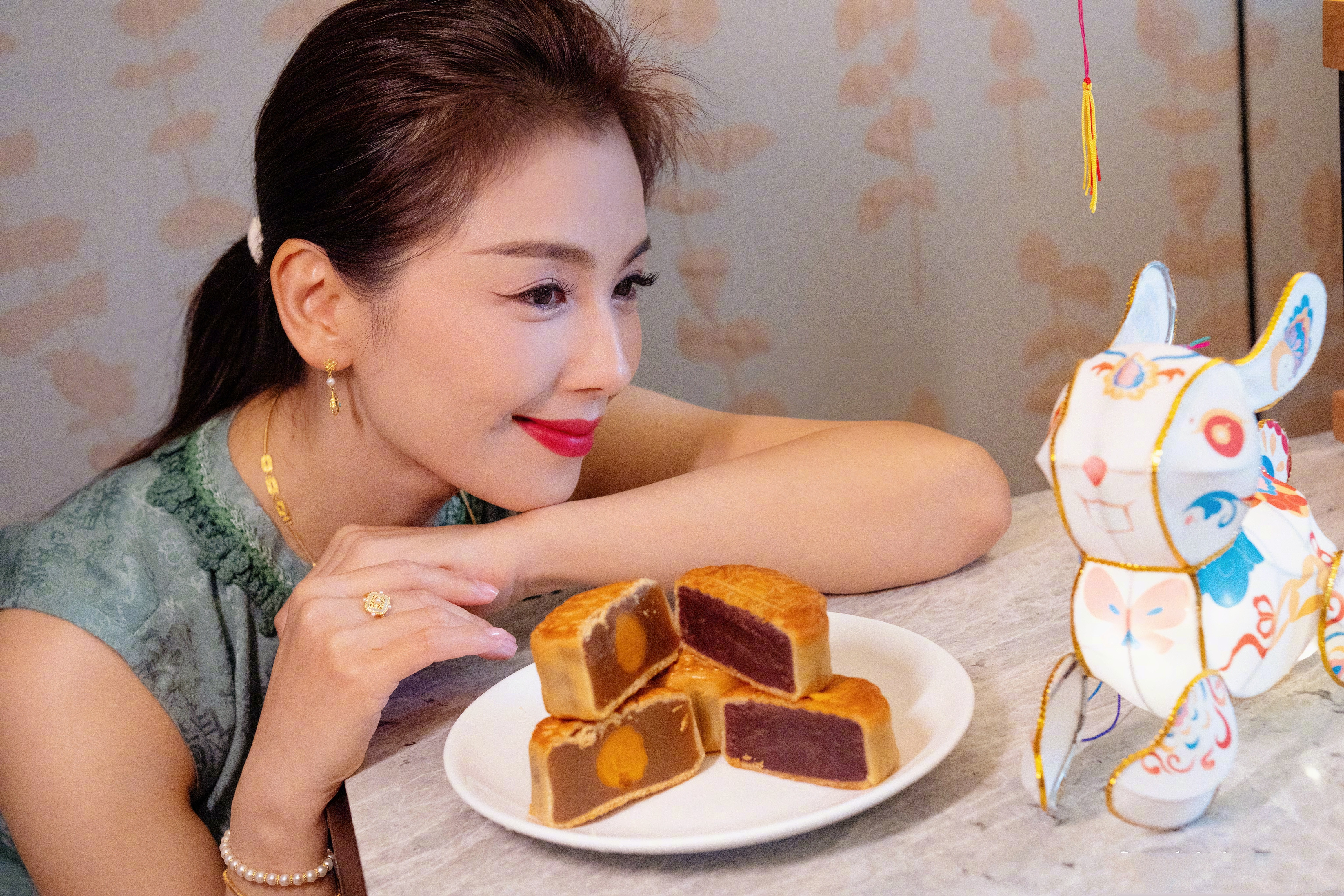 刘涛头像美照，好优雅贤惠的模样