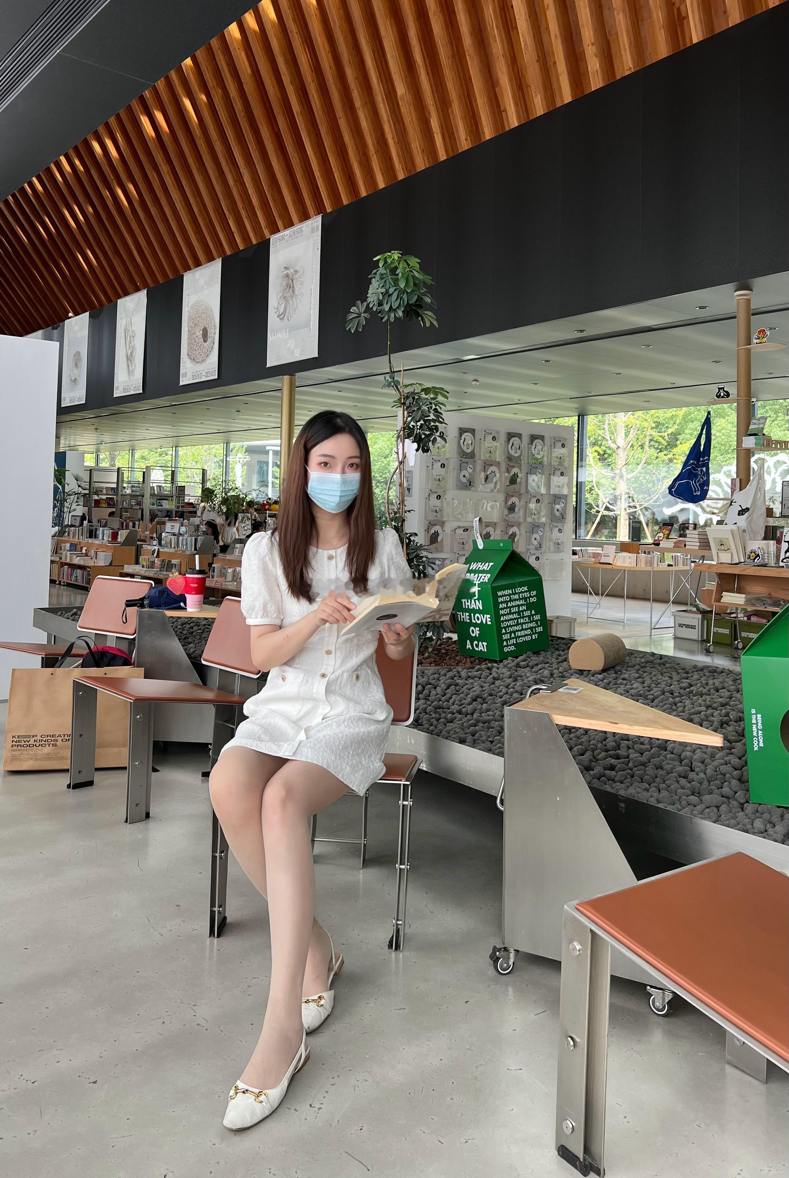 你心中的白月光是谁？时尚穿搭大长腿ootd​​​