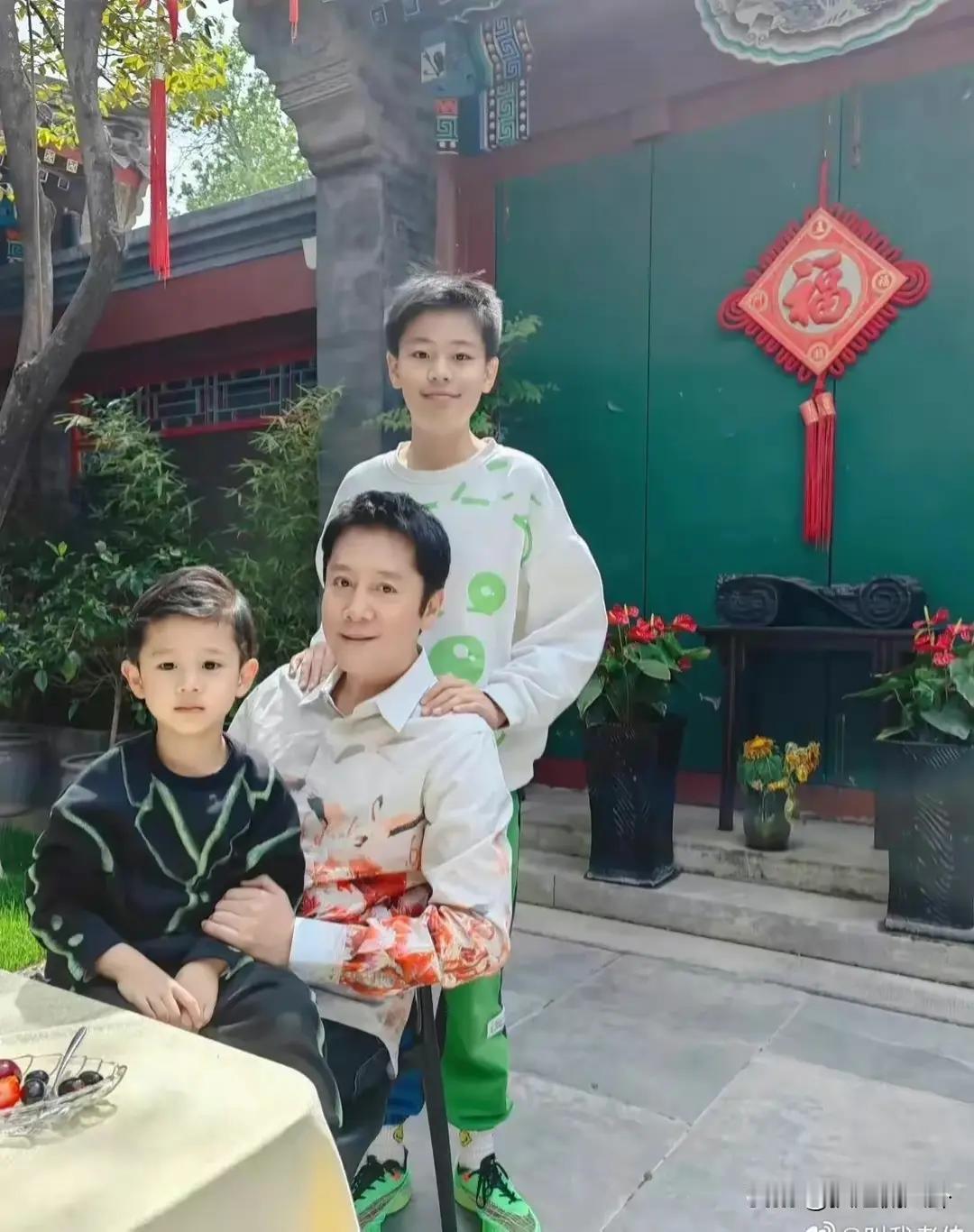 蔡国庆儿子身高180+！星二代不拼流量拼实力，这教育太圈粉蔡国庆家的“成长