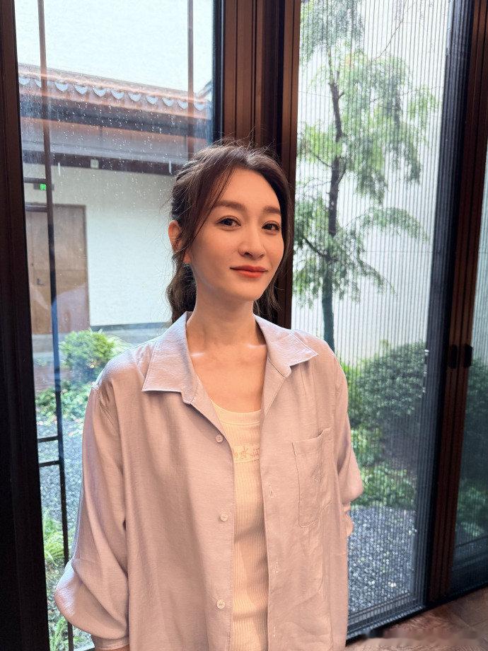 李小冉晒开工照李小冉再次发声，真女王发言了[笑着哭]李小冉再次发声​​