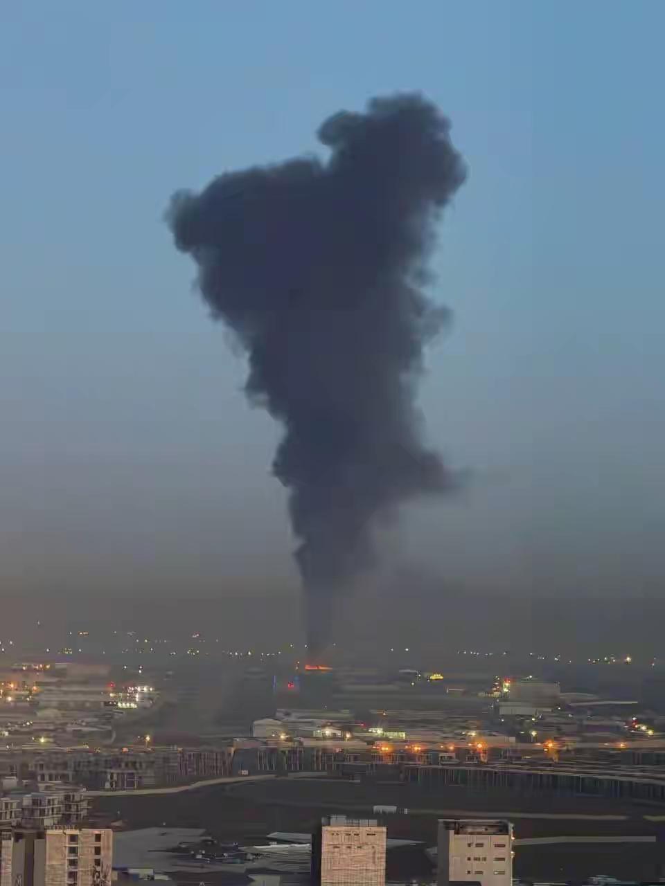 伊朗把美国所有基地都被炸了一遍，这也是史无前例的，美国也哑巴了。话说，美国在中