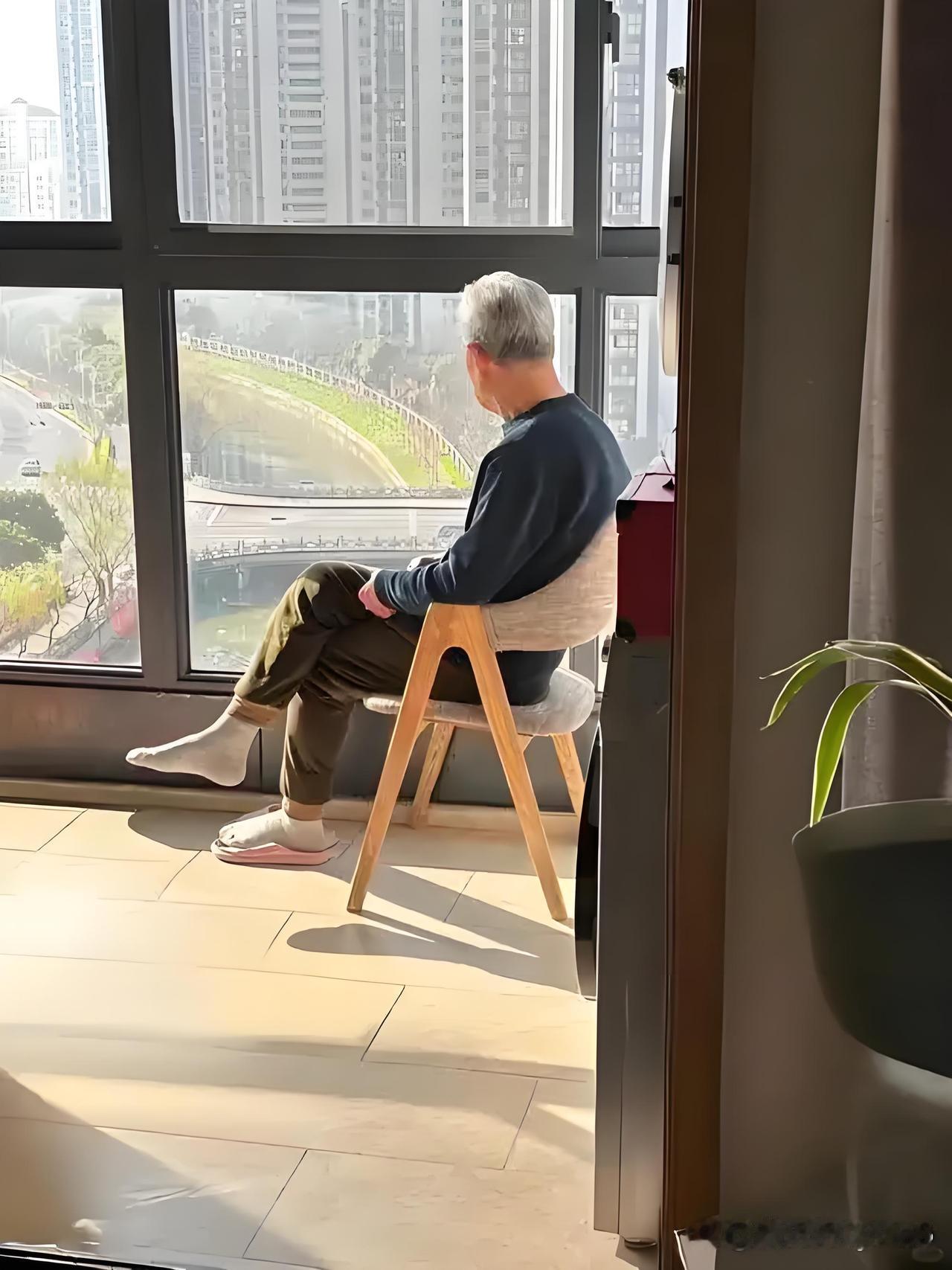 我退休金13000，老婆1200，实行AA制，保姆雇主成了我的邻居我退休金1