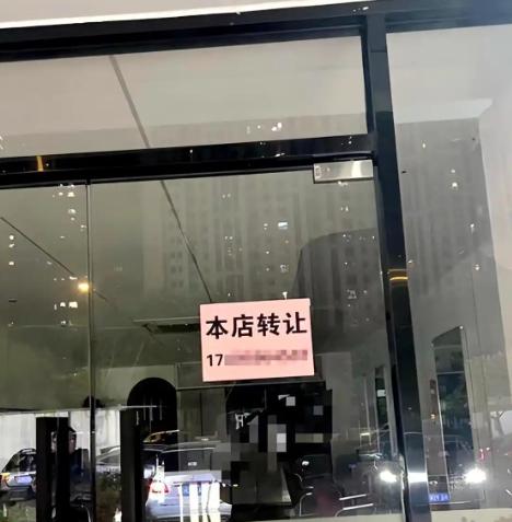线下实体店为什么死了一大片？我感觉真不是老百姓没钱了，而是钱全被"抽走"了！大家