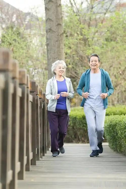 真的太戳心了！我今年50多岁，以前减肥就是靠饿肚子+早晚各跑5公里，累得膝盖疼、