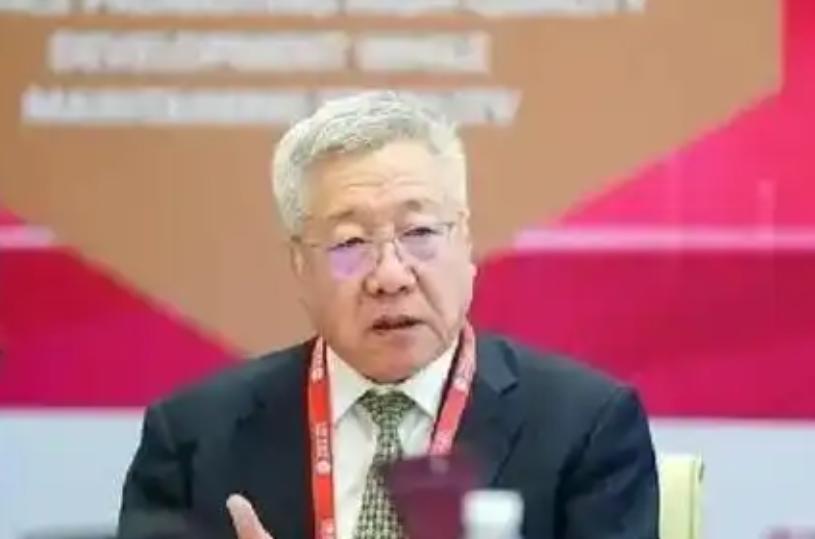 要想让老百姓过上踏实日子，就得先把特权砸干净。”近期这句话在网络广泛传播，配图常