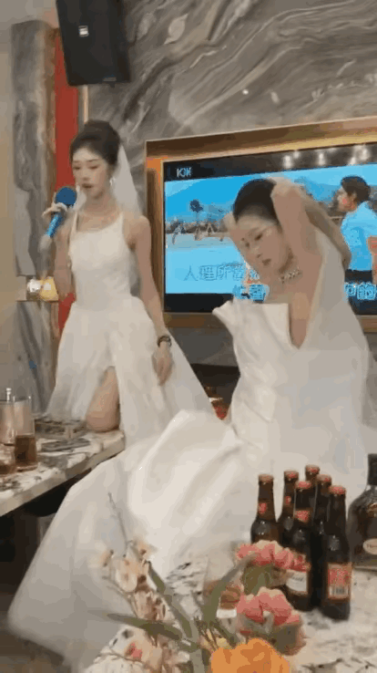 穿婚纱的KTV你去过吗？套装ktv美女婚纱打歌酒吧战裙皇后酒吧表演秀古装