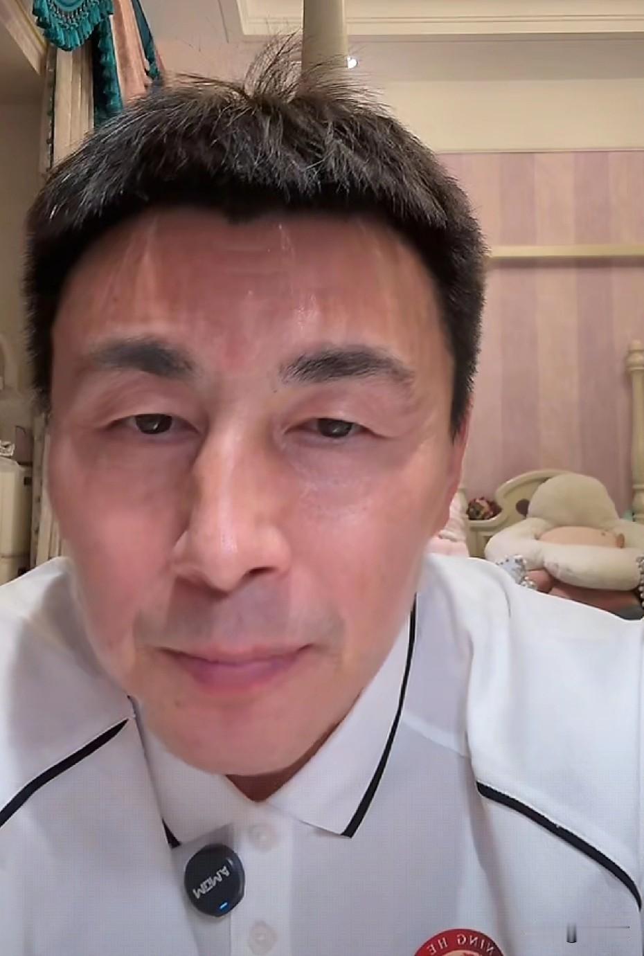 李玮峰谈当年四小天鹅之一张效瑞是被国足某位大哥踢伤的吗！原国足队长李玮峰12