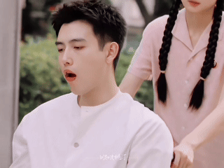 陈飞宇演技谁还没被纯真年代的爱情里陈飞宇演技惊艳，眼神戏细腻又有张力，把角色的纯