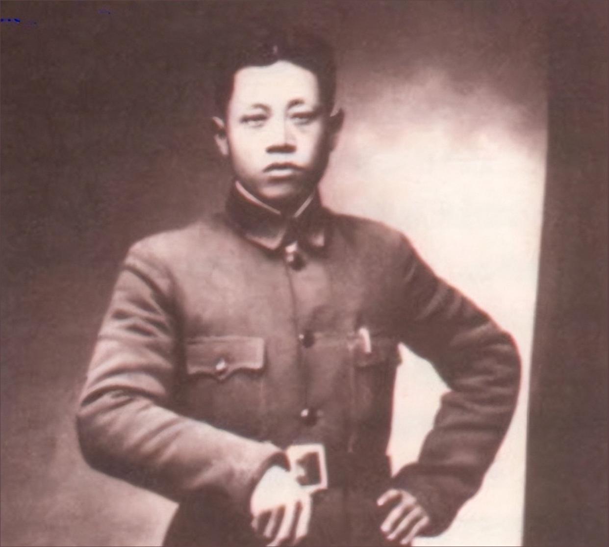 战功赫赫的他，为啥只评了个中将？1955年，北京。一份全军大授衔的名单，让一