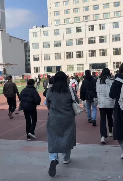 湖南省公务员考试财务岗笔试科目暴雷！立即冲上热搜！以往湖南省公务员笔试科目是行