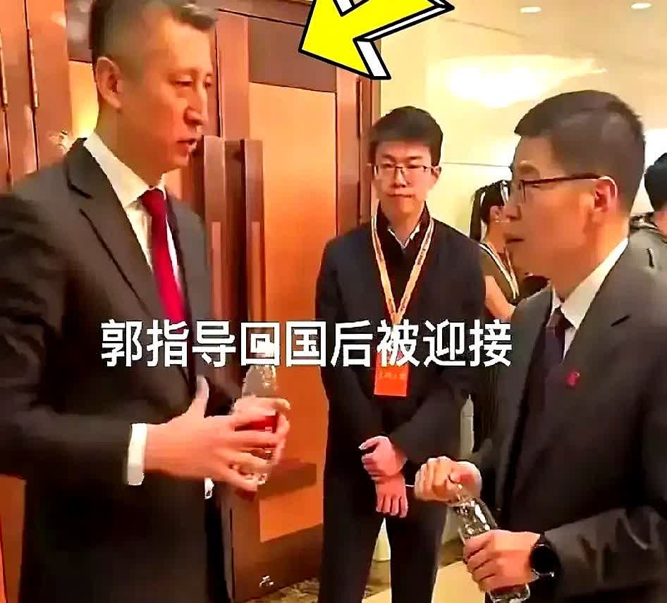 再输日本，真没脸回家！郭士强直接把话撂那儿：不换血，就散伙。去年
