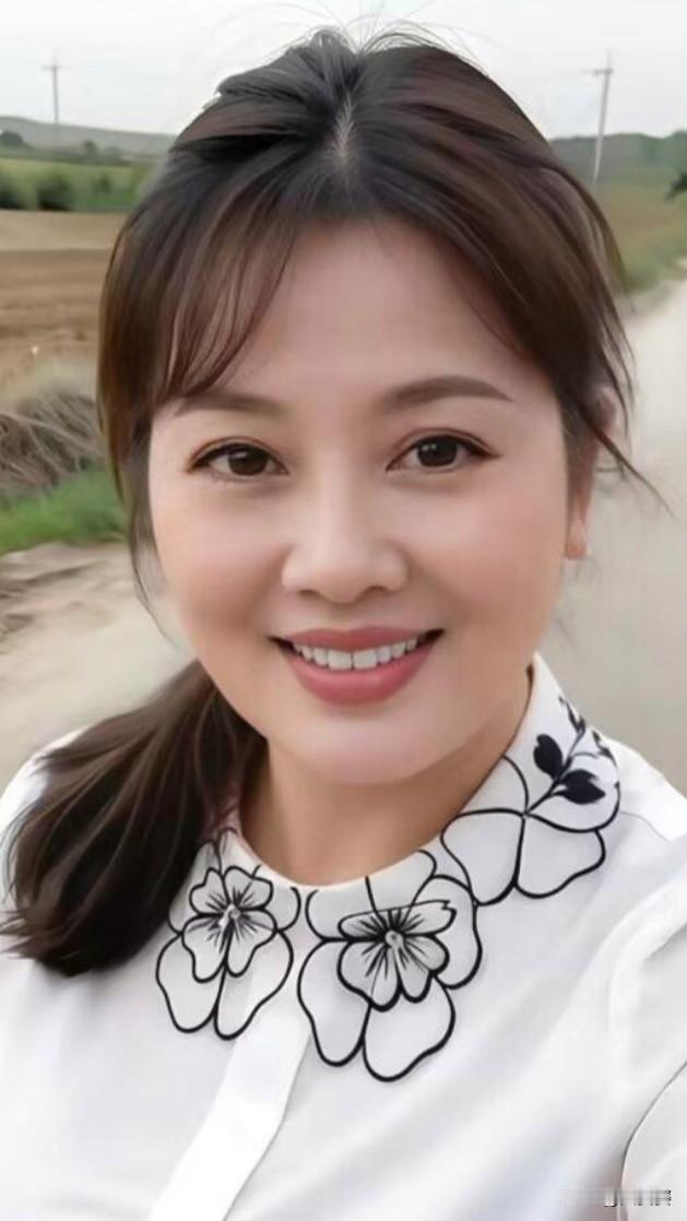 乡村的美女，没有一丝雕琢，是乡村独有的质朴之美。