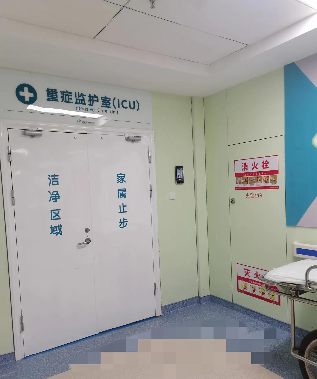 朋友老公突发脑出血进ICU，浑身插满管子，医生说要么成植物人，要么拔管几分钟就