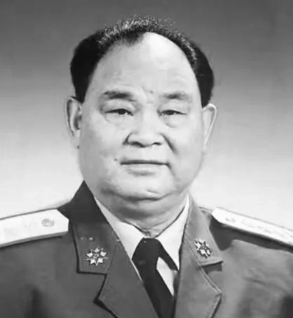 1992年3月，成都军区司令张太恒到北京开会，中央军委秘书长杨白冰却告诉张太恒：