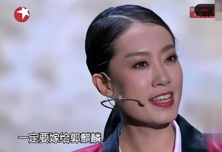 那年，票房54亿的张小斐问郭德纲：“如果郭麒麟喜欢我，你会不会干涉？”郭德纲瞪大