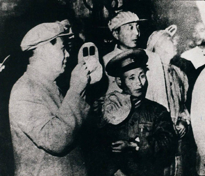 历史上的今日1958年9月28日1时30分，一轮明月挂天空，洒下满地银光。此时