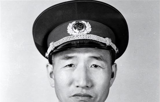 指挥同一个兵团作战的两位元帅，一位擅长指挥，另一位威望高“1949年初春的夜里