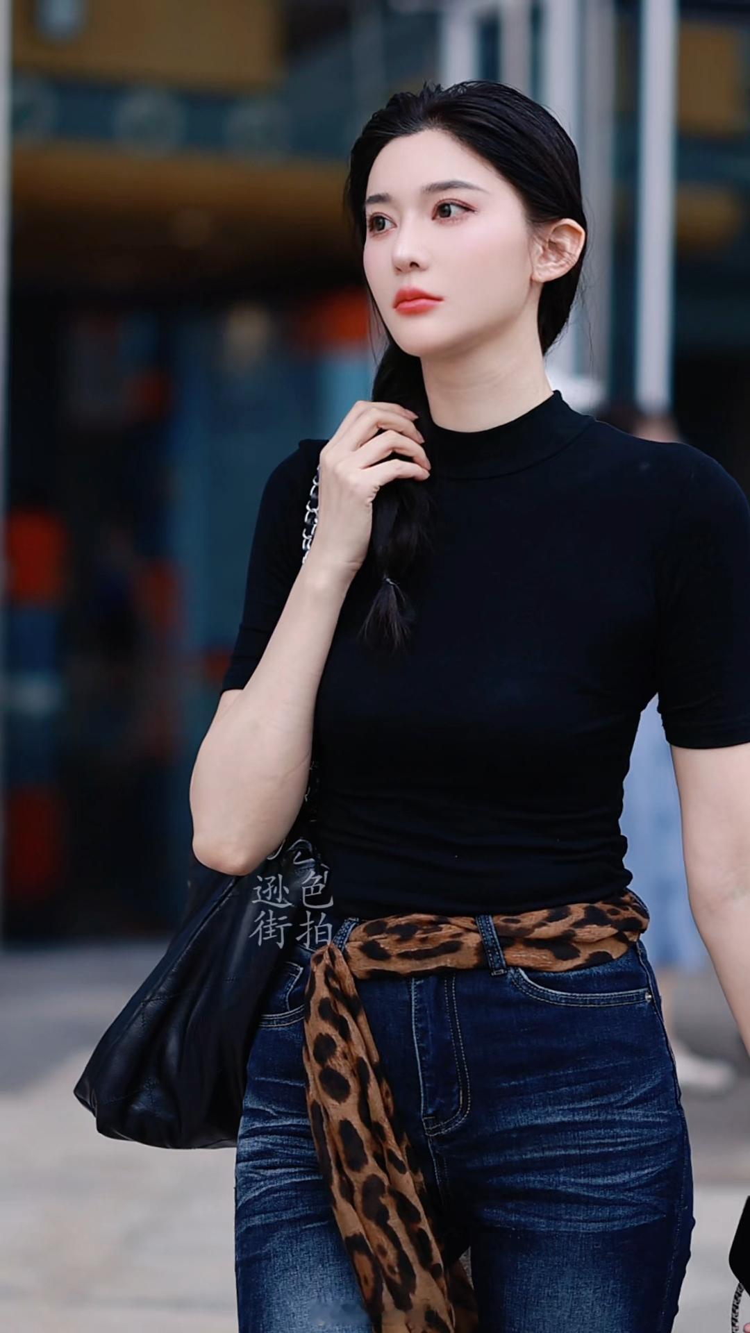 【成都街拍】周日，宝贝们早安！丨摄影拍照每日穿搭​​​