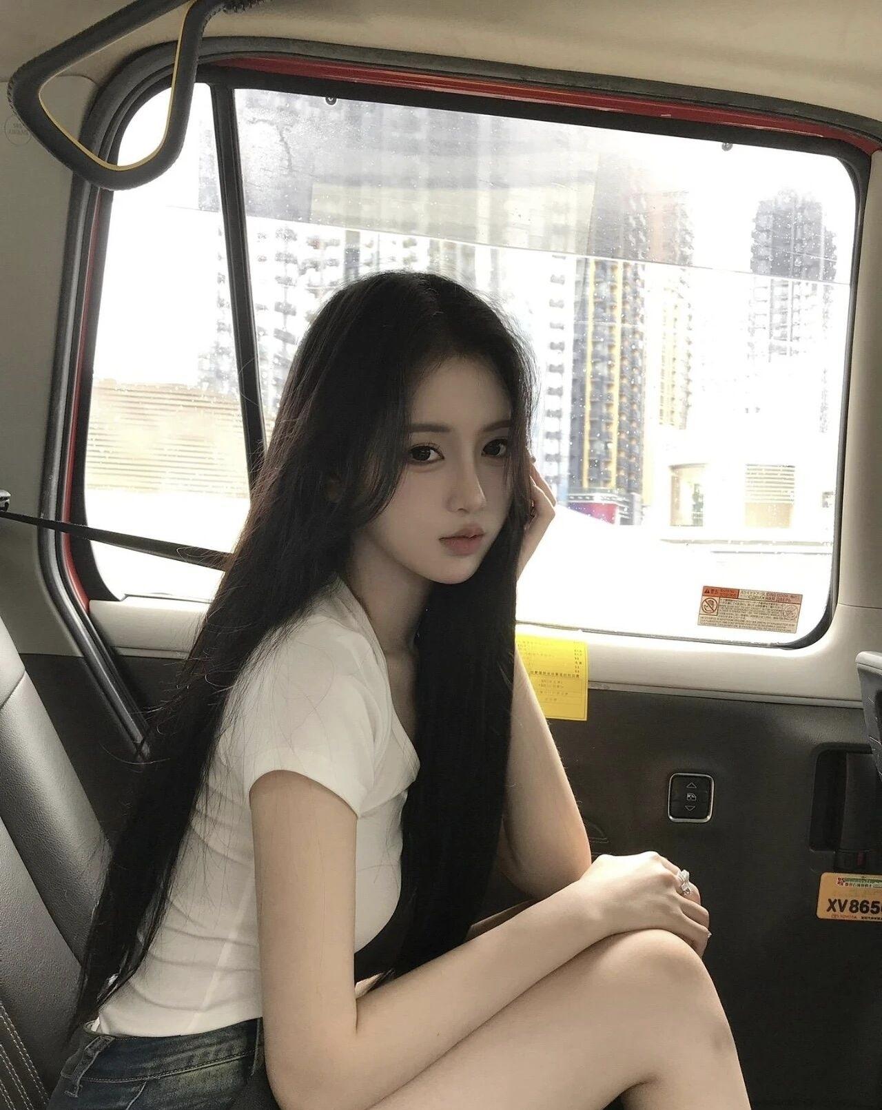 在车内自拍，黑长直发，清新自然，都市少女风