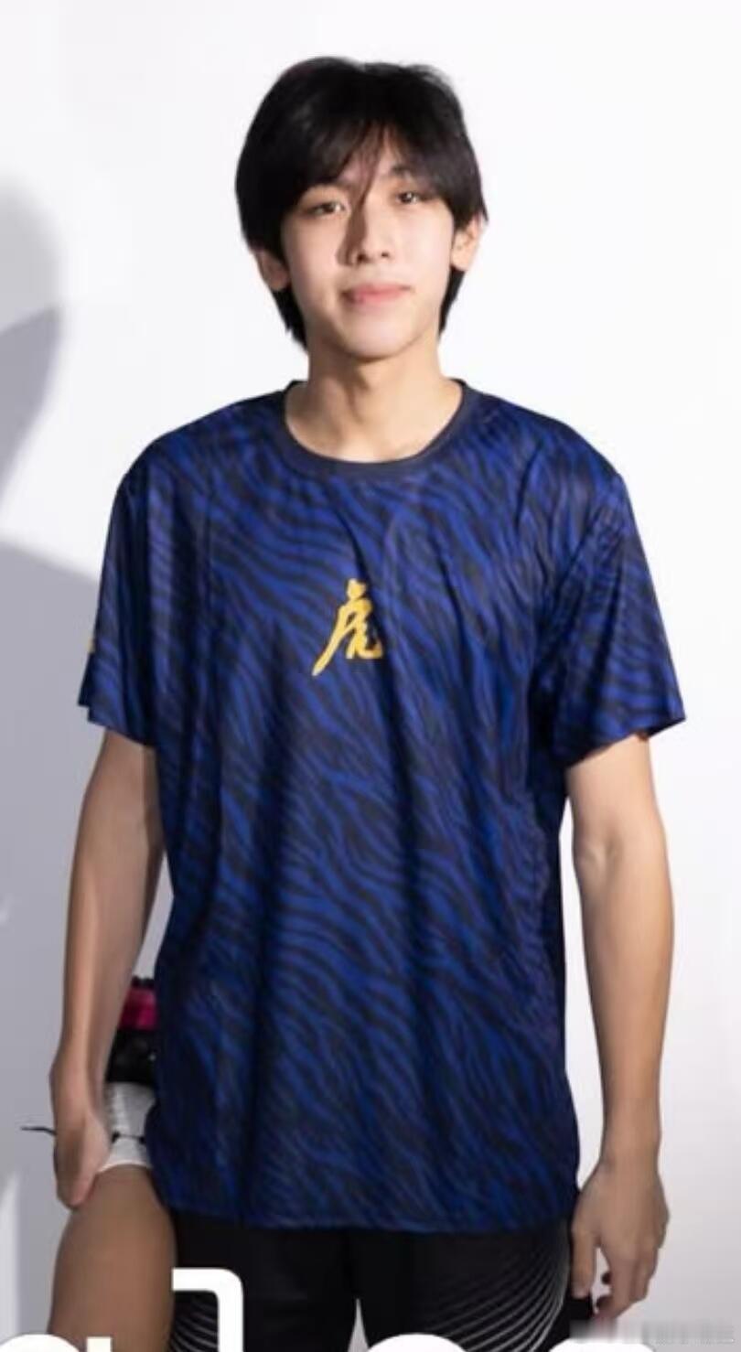 Kimi正脸曝光16岁Kimi正脸照林志颖儿子Kimi正脸曝光，图片来自Kim