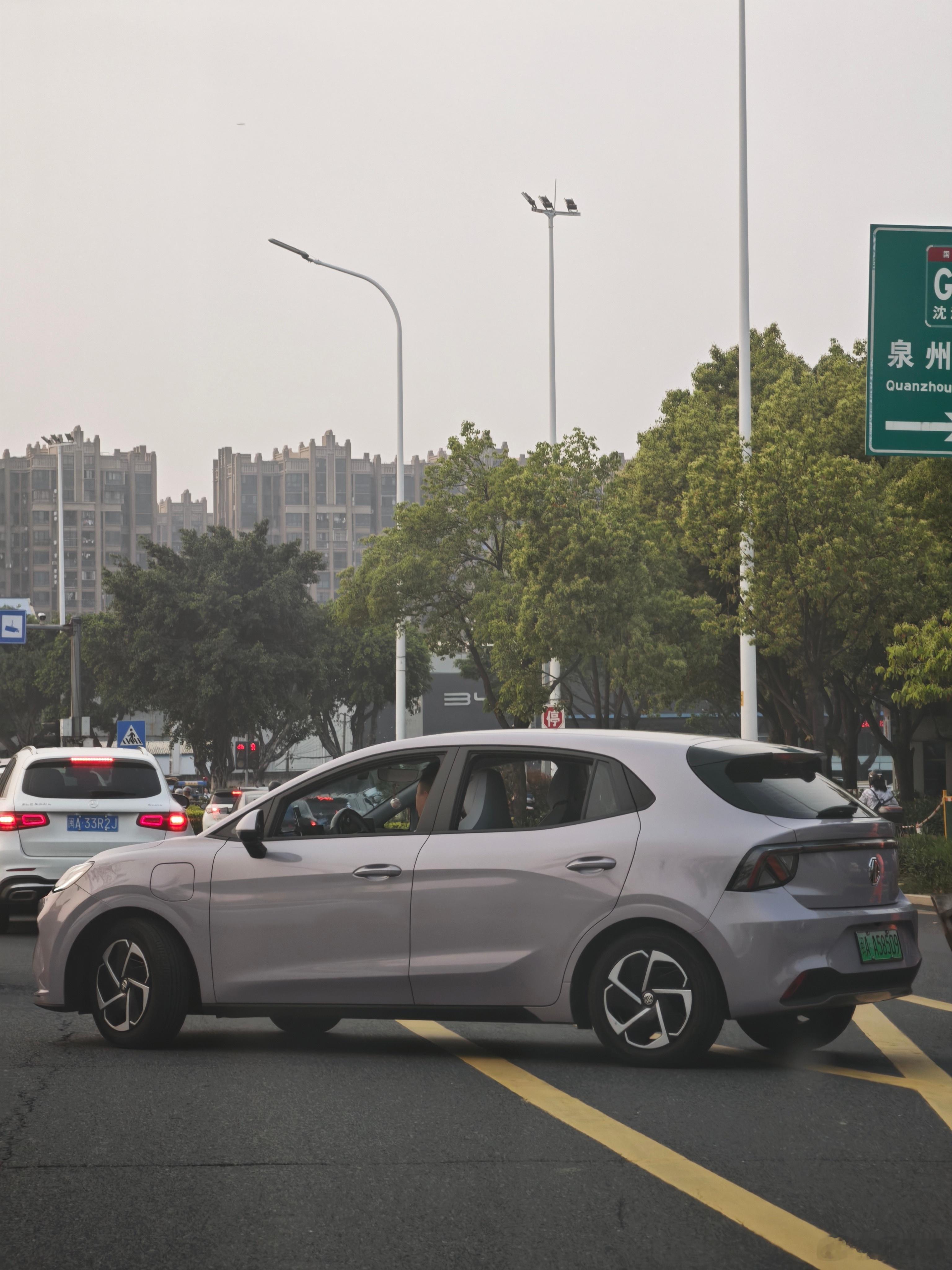 感叹MG4现在的行情真稳定啊好友已经基本确定购买MG4了只是在考虑买现款还是月底