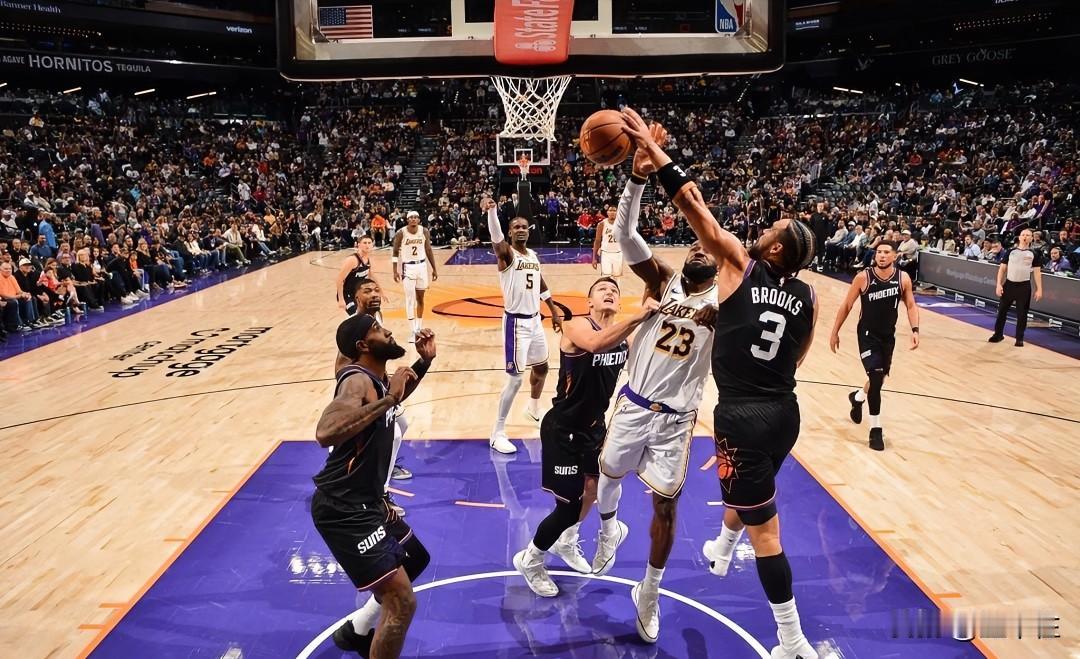 湖人如何“丑胜”太阳？1，东契奇除去罚球没有几个运动战得分，防守依然不行的情