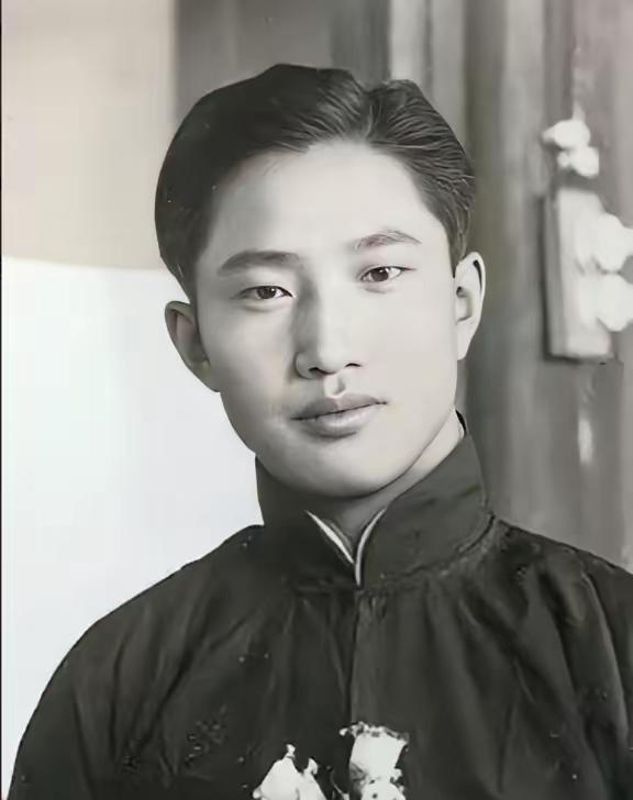 1954年，我党针对内部情报人员进行了一次清查，发现一个远赴台湾的情报员失联已久