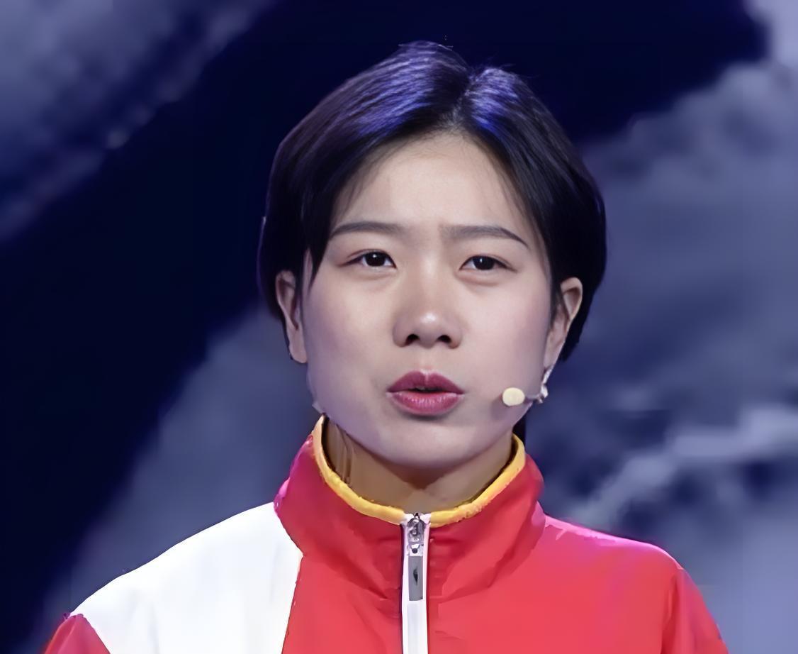1994年，太原1女婴因手臂残疾被抛弃，58岁拾荒妇人见其可怜，把她捡回家用面糊