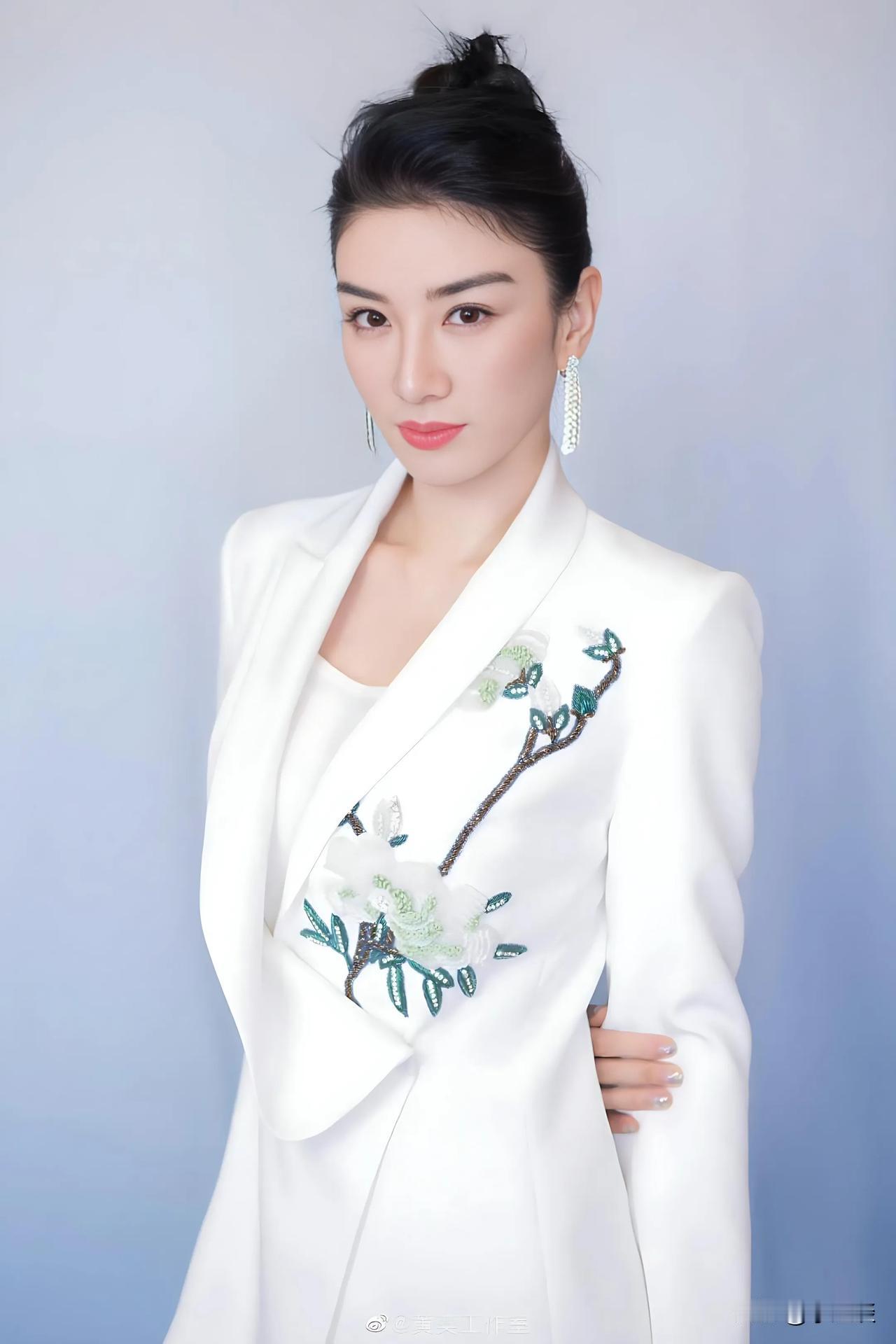 如果我是黄奕就算王京花哭着求着要来当我女儿的经纪人，我也不会让她出道不是