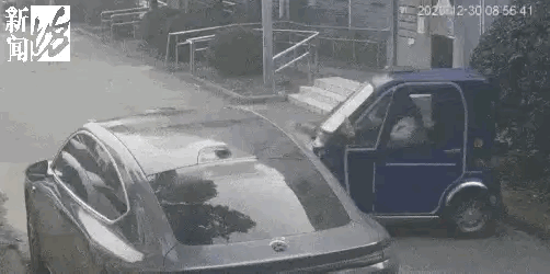 上海，男子正在家休息，突然收到自己爱车的报警，赶紧跑下楼查看，发现自己刚买了一年