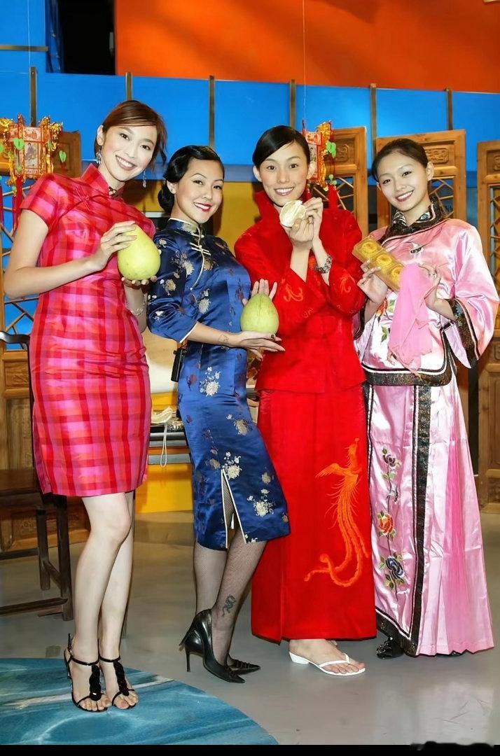 好有年代感的照片吴佩慈好漂亮范玮琪长的像男人小S真的好喜欢凹身材​