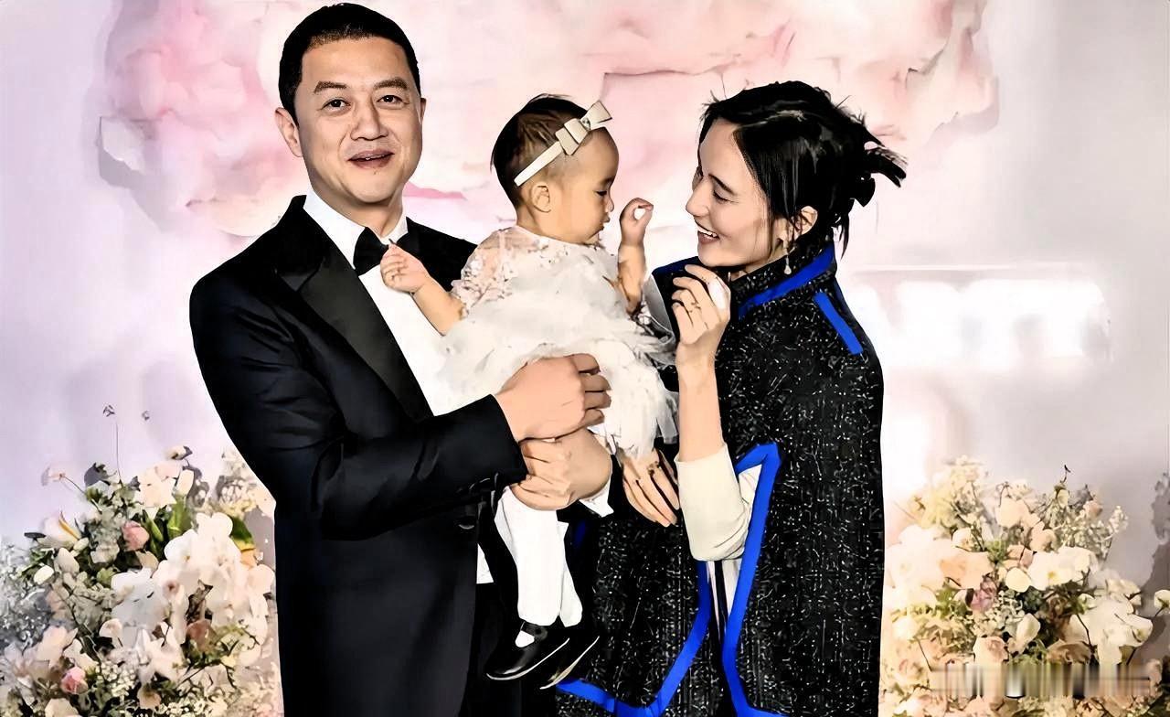 李亚鹏和王菲根本不是爱情。其实李亚鹏的女友瞿颖、周迅，都不比王菲差，但他最后选择