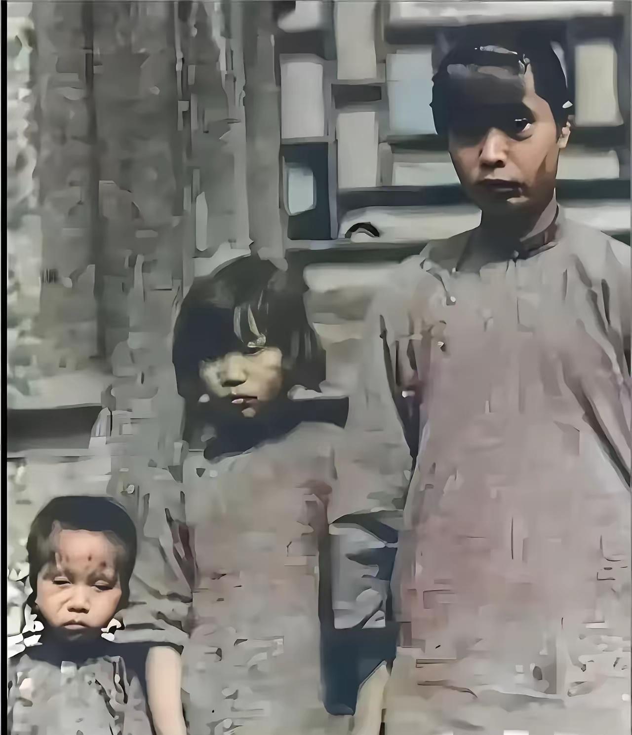 1927年，中国共产党的主要创始人之一李大钊先生就义后，照片上是他的三个孩子，长