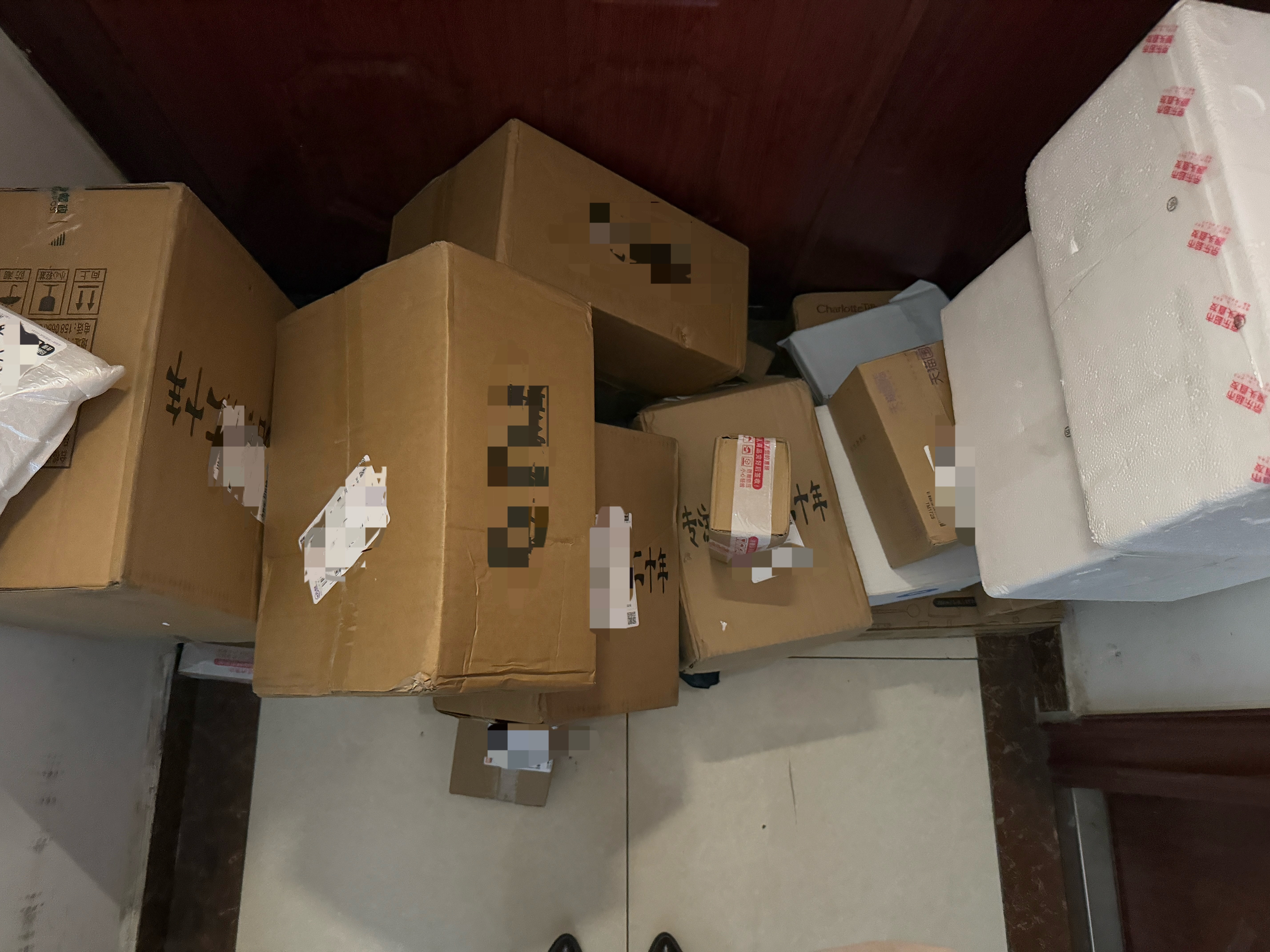 不怪快递小哥我看了也懵…我什么时候买了这么多东西！