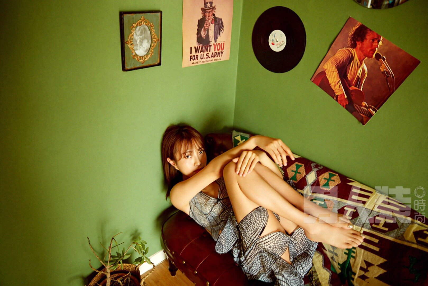 包文婧：男人装杂志写真。包文婧