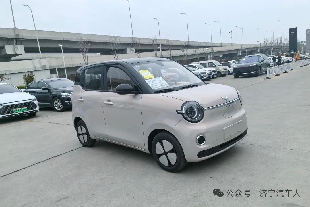 花5.18万提五菱MINIEV，开两周就后悔？车主掏心窝说实情，优缺点太真实了