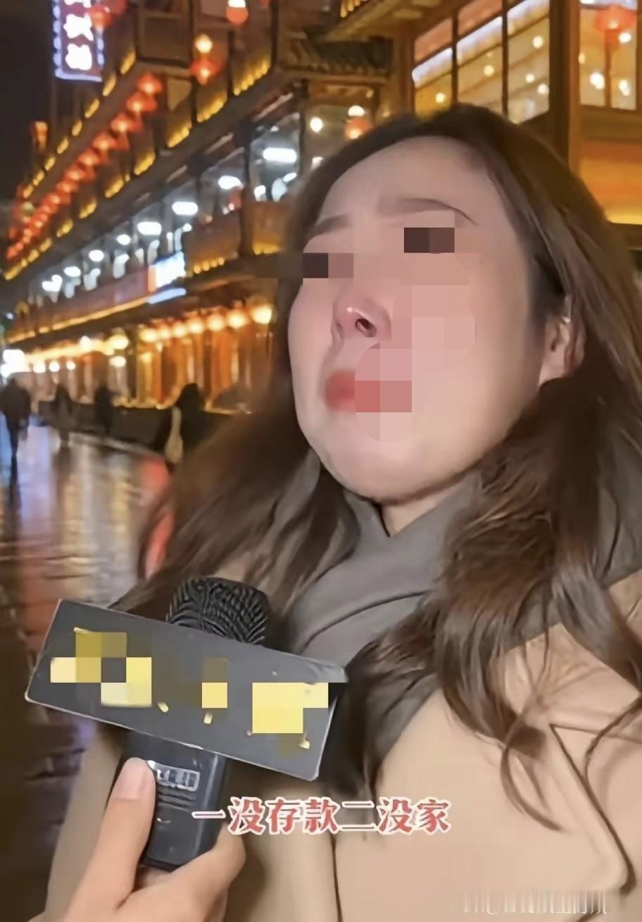 38岁单身女子接受街访；被问到伤心处，她没忍住哭的稀里哗啦。她说，“我38