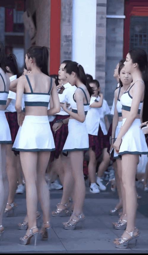 谁再说找不到女朋友，那一定是在撒谎