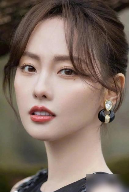 邵晴以为怀个孕就能上桌，没想到张嘉倪直接掀了桌子，揣走八位数和顺义那套别墅。